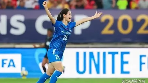 詹姆斯空中拉杆上篮，惊艳瞬间独占鳌头